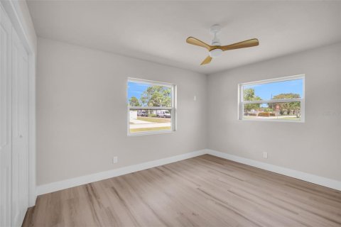 House in Saint Petersburg, Florida 3 bedrooms, 146.32 sq.m. № 1852936 - photo 26
