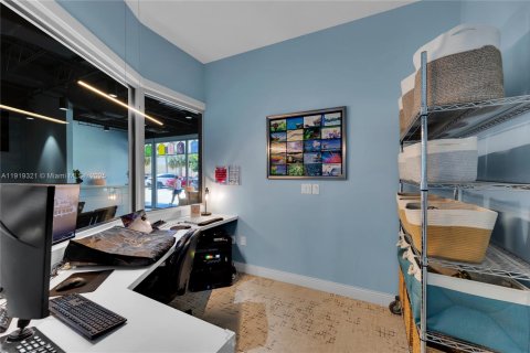 Propiedad comercial en venta en Fort Lauderdale, Florida № 1974835 - foto 9
