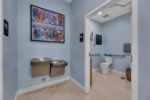 Propiedad comercial en venta en Fort Lauderdale, Florida № 1974835 - foto 13