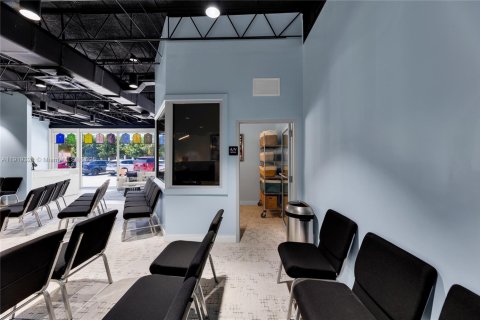Propiedad comercial en venta en Fort Lauderdale, Florida № 1974835 - foto 12