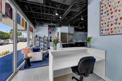 Propiedad comercial en venta en Fort Lauderdale, Florida № 1974835 - foto 5