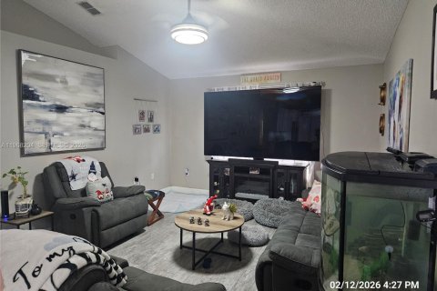 Casa en venta en Deltona, Florida, 4 dormitorios, 194.91 m2 № 2031502 - foto 12