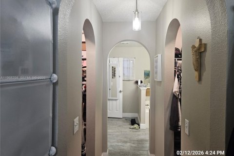 Casa en venta en Deltona, Florida, 4 dormitorios, 194.91 m2 № 2031502 - foto 16