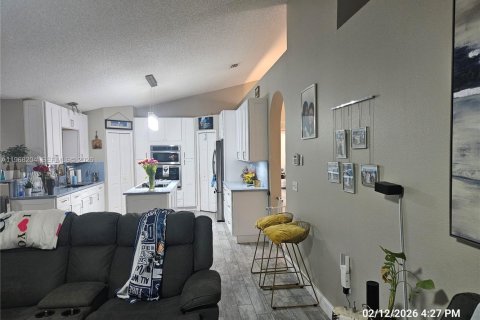 Casa en venta en Deltona, Florida, 4 dormitorios, 194.91 m2 № 2031502 - foto 8