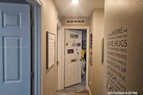 Casa en venta en Deltona, Florida, 4 dormitorios, 194.91 m2 № 2031502 - foto 22