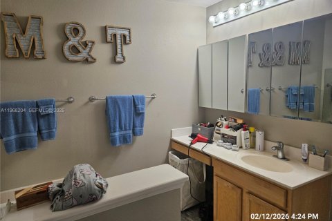 Casa en venta en Deltona, Florida, 4 dormitorios, 194.91 m2 № 2031502 - foto 21