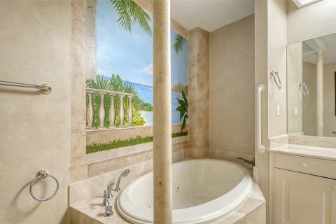 Condo in Sarasota, Florida, 3 bedrooms  № 2418521 - photo 26