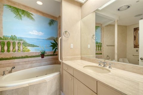 Condo in Sarasota, Florida, 3 bedrooms  № 2418521 - photo 25