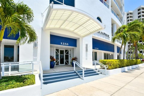 Condo in Sarasota, Florida, 3 bedrooms  № 2418521 - photo 9