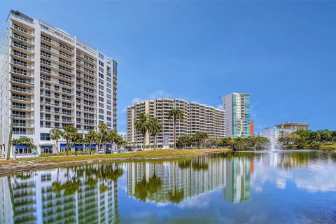 Condo in Sarasota, Florida, 3 bedrooms  № 2418521 - photo 5