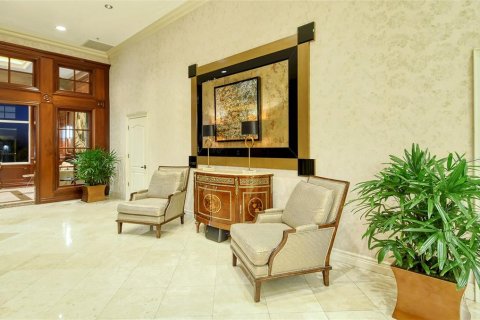 Condo in Sarasota, Florida, 3 bedrooms  № 2418521 - photo 11
