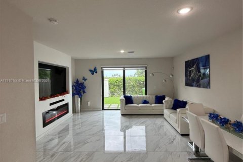 Touwnhouse à louer à Homestead, Floride: 3 chambres, 142.14 m2 № 1966397 - photo 2