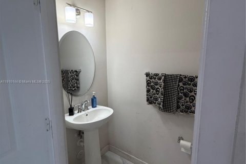 Touwnhouse à louer à Homestead, Floride: 3 chambres, 142.14 m2 № 1966397 - photo 12