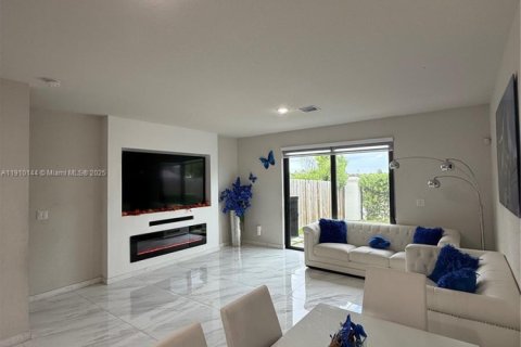 Touwnhouse à louer à Homestead, Floride: 3 chambres, 142.14 m2 № 1966397 - photo 3