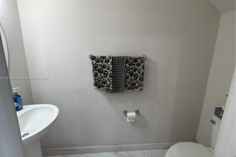 Touwnhouse à louer à Homestead, Floride: 3 chambres, 142.14 m2 № 1966397 - photo 11