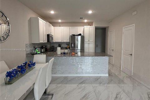 Touwnhouse à louer à Homestead, Floride: 3 chambres, 142.14 m2 № 1966397 - photo 7