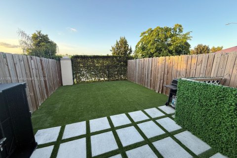 Touwnhouse à louer à Homestead, Floride: 3 chambres, 142.14 m2 № 1966397 - photo 6