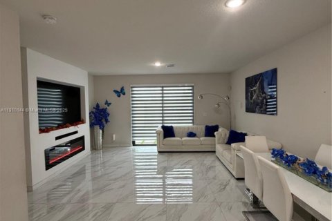 Touwnhouse à louer à Homestead, Floride: 3 chambres, 142.14 m2 № 1966397 - photo 5