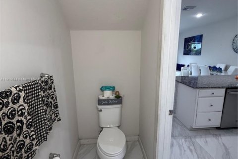 Touwnhouse à louer à Homestead, Floride: 3 chambres, 142.14 m2 № 1966397 - photo 13