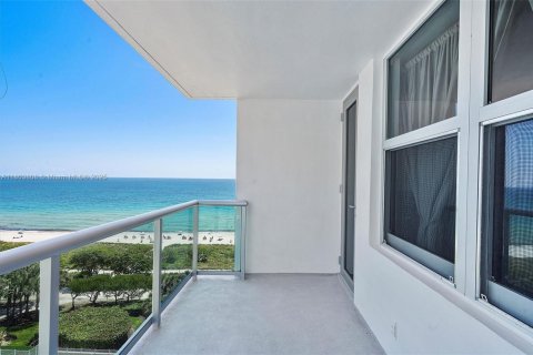 Condo in Surfside, Florida, 1 bedroom  № 1881752 - photo 14