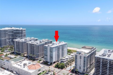 Condo in Surfside, Florida, 1 bedroom  № 1881752 - photo 24