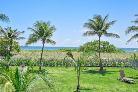 Condo in Surfside, Florida, 1 bedroom  № 1881752 - photo 20