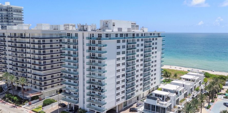 Condo in Surfside, Florida, 1 bedroom  № 1881752