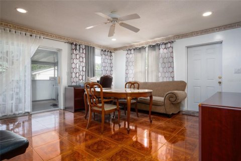 House in Deltona, Florida 3 bedrooms, 182.65 sq.m. № 2399050 - photo 8