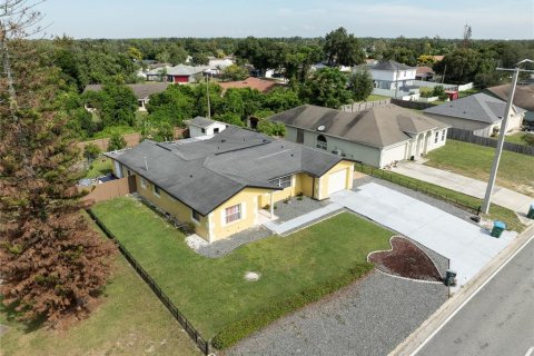 House in Deltona, Florida 3 bedrooms, 182.65 sq.m. № 2399050 - photo 28