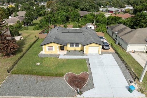 House in Deltona, Florida 3 bedrooms, 182.65 sq.m. № 2399050 - photo 27