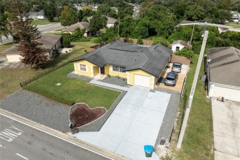 House in Deltona, Florida 3 bedrooms, 182.65 sq.m. № 2399050 - photo 4