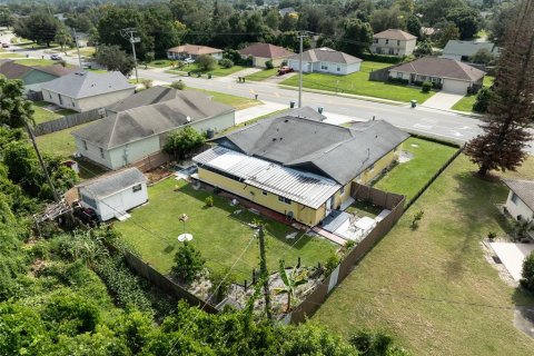 House in Deltona, Florida 3 bedrooms, 182.65 sq.m. № 2399050 - photo 29