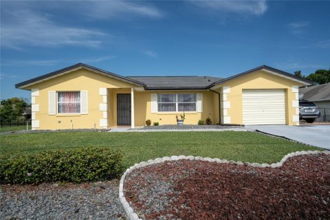 House in Deltona, Florida 3 bedrooms, 182.65 sq.m. № 2399050