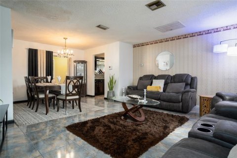 House in Deltona, Florida 3 bedrooms, 182.65 sq.m. № 2399050 - photo 10