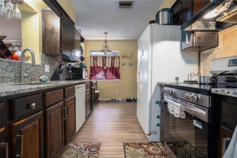 House in Deltona, Florida 3 bedrooms, 182.65 sq.m. № 2399050 - photo 9