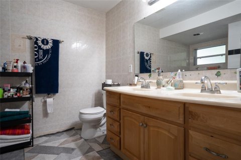 House in Deltona, Florida 3 bedrooms, 182.65 sq.m. № 2399050 - photo 16