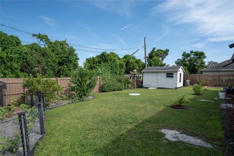 House in Deltona, Florida 3 bedrooms, 182.65 sq.m. № 2399050 - photo 24