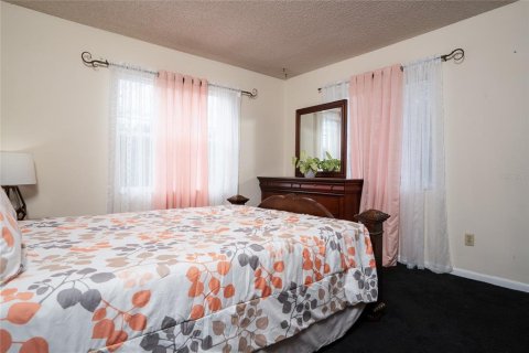 House in Deltona, Florida 3 bedrooms, 182.65 sq.m. № 2399050 - photo 14