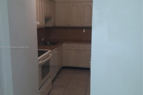 Copropriété à louer à Pinecrest, Floride: 1 chambre, 62.43 m2 № 2038063 - photo 3