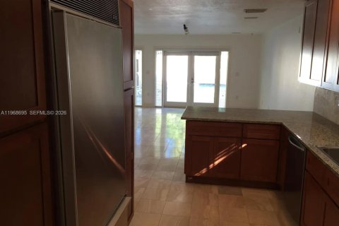 Casa en alquiler en Miami, Florida, 3 dormitorios, 203.46 m2 № 2031713 - foto 21