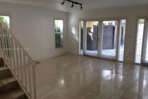 Casa en alquiler en Miami, Florida, 3 dormitorios, 203.46 m2 № 2031713 - foto 18