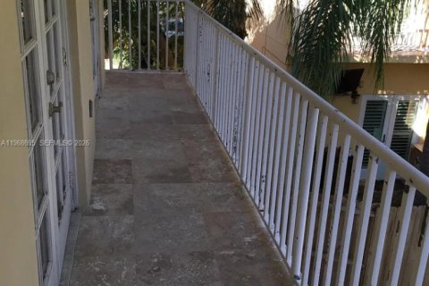 Casa en alquiler en Miami, Florida, 3 dormitorios, 203.46 m2 № 2031713 - foto 23