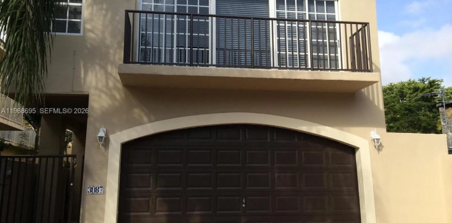 Casa en Miami, Florida 3 dormitorios, 203.46 m2 № 2031713
