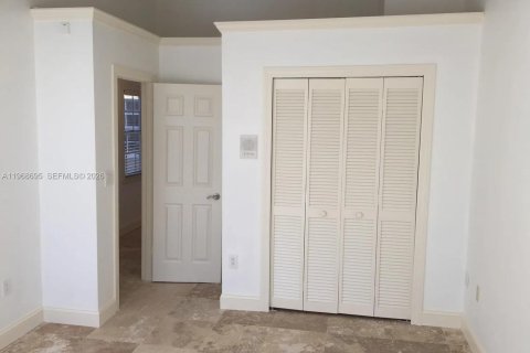 Casa en alquiler en Miami, Florida, 3 dormitorios, 203.46 m2 № 2031713 - foto 12