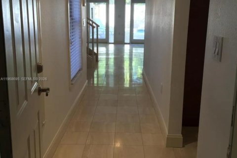 Casa en alquiler en Miami, Florida, 3 dormitorios, 203.46 m2 № 2031713 - foto 17