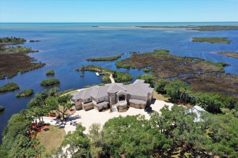 Casa en venta en Spring Hill, Florida, 5 dormitorios, 831.66 m2 № 1299305 - foto 1