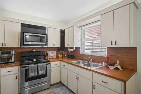 Casa en venta en Miami, Florida, 4 dormitorios, 153.75 m2 № 1878006 - foto 13