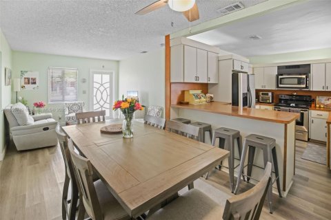 Casa en venta en Miami, Florida, 4 dormitorios, 153.75 m2 № 1878006 - foto 9