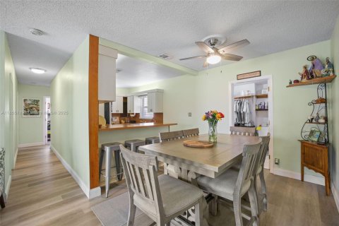 Casa en venta en Miami, Florida, 4 dormitorios, 153.75 m2 № 1878006 - foto 5