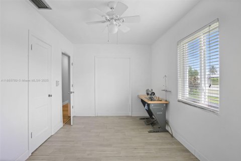 Casa en venta en Miami, Florida, 4 dormitorios, 153.75 m2 № 1878006 - foto 25